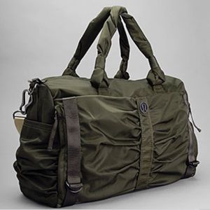 Lululemon green bon voyage duffel bag